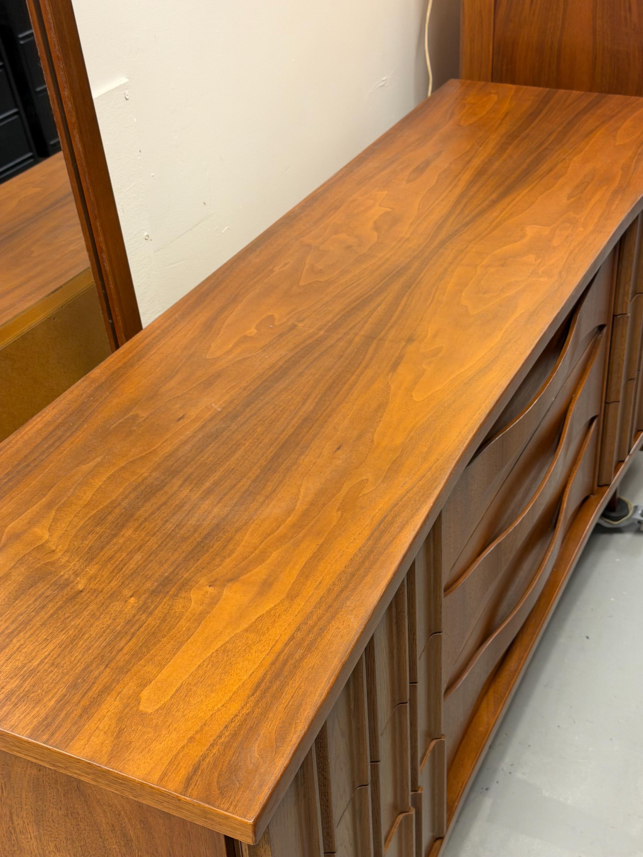 Mid Century Modern Vintage United Furniture Lowboy Dresser