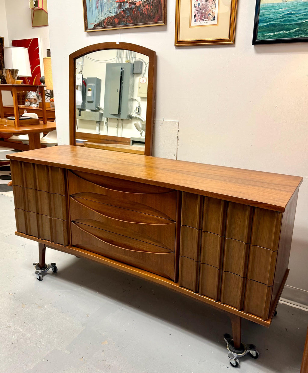 Mid Century Modern Vintage United Furniture Lowboy Dresser