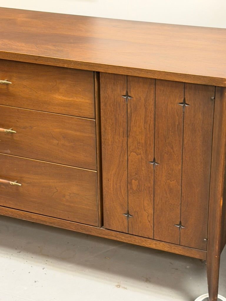 Broyhill Saga Lowboy Dresser Mid Century Modern Vintage