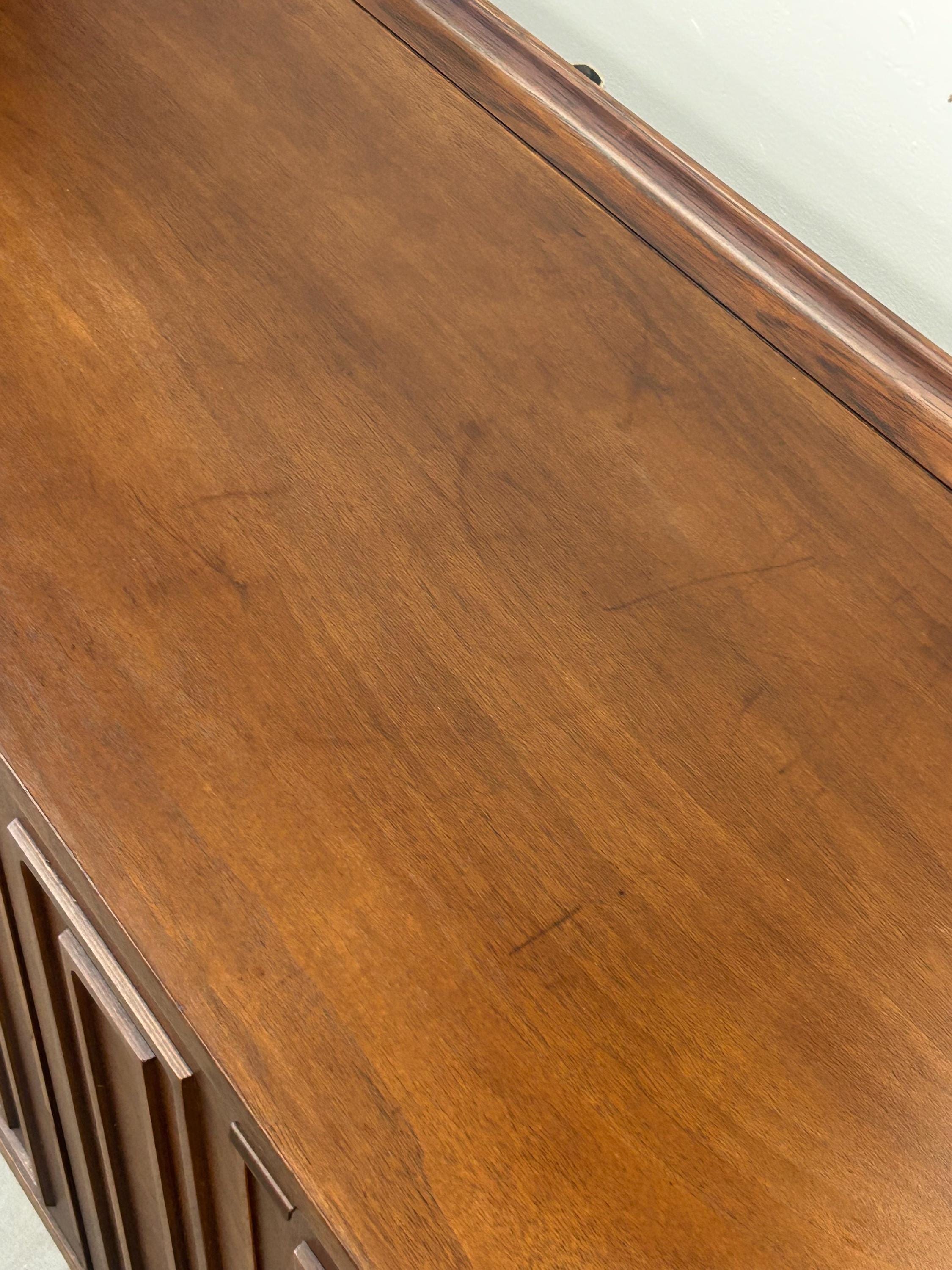 Broyhill Sculptra Lowboy Dresser - Mid Century Modern - Vintage