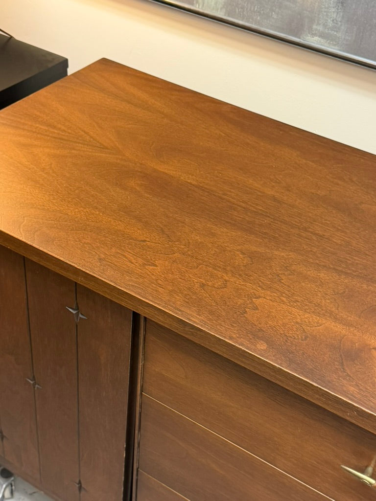 Broyhill Saga Lowboy Dresser Mid Century Modern Vintage