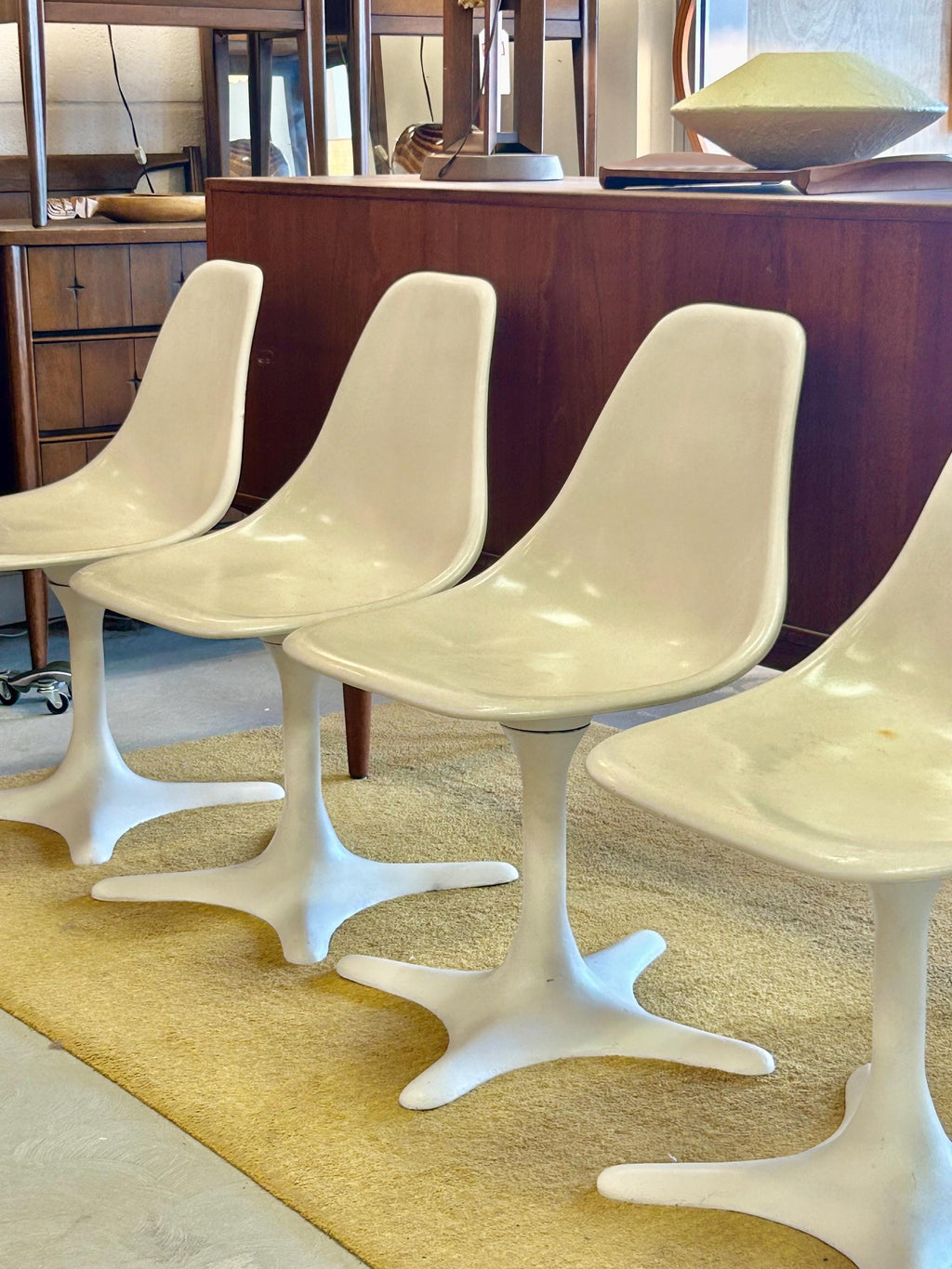 Vintage Mid Century Modern Fiberglass Tulip Dining Chairs - Set of 4