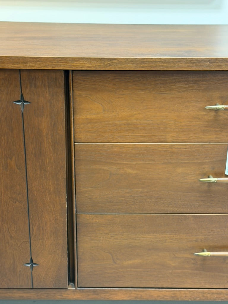 Broyhill Saga Lowboy Dresser Mid Century Modern Vintage