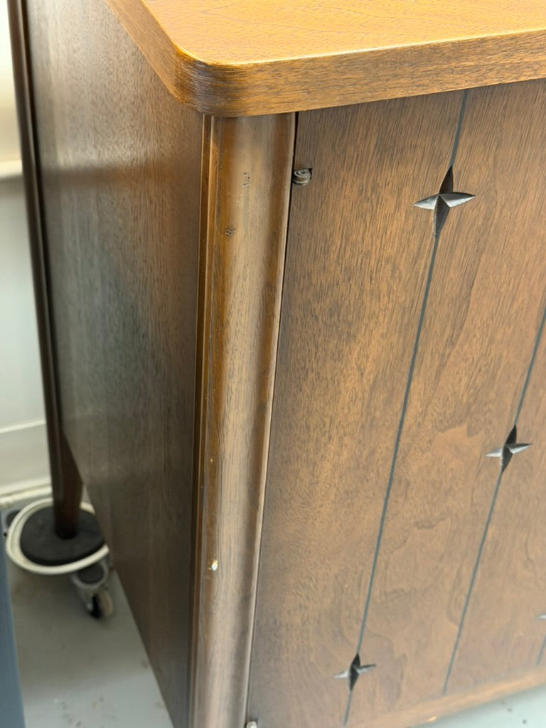 Broyhill Saga Lowboy Dresser Mid Century Modern Vintage