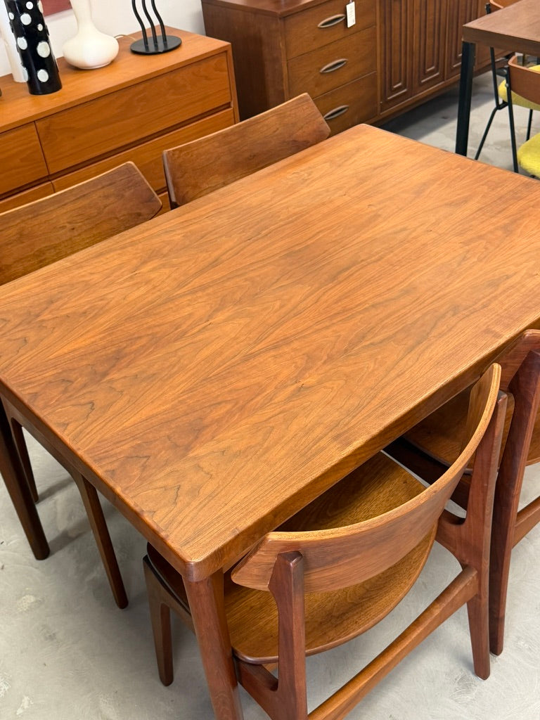 Vintage Mid-Century Modern Vejle Stole Dining Table with 4 Funder-Schmidt & Madsen Dining Chairs