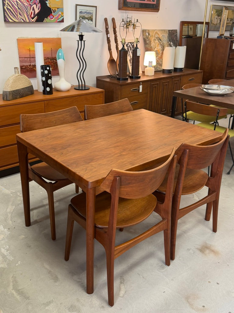 Vintage Mid-Century Modern Vejle Stole Dining Table with 4 Funder-Schmidt & Madsen Dining Chairs