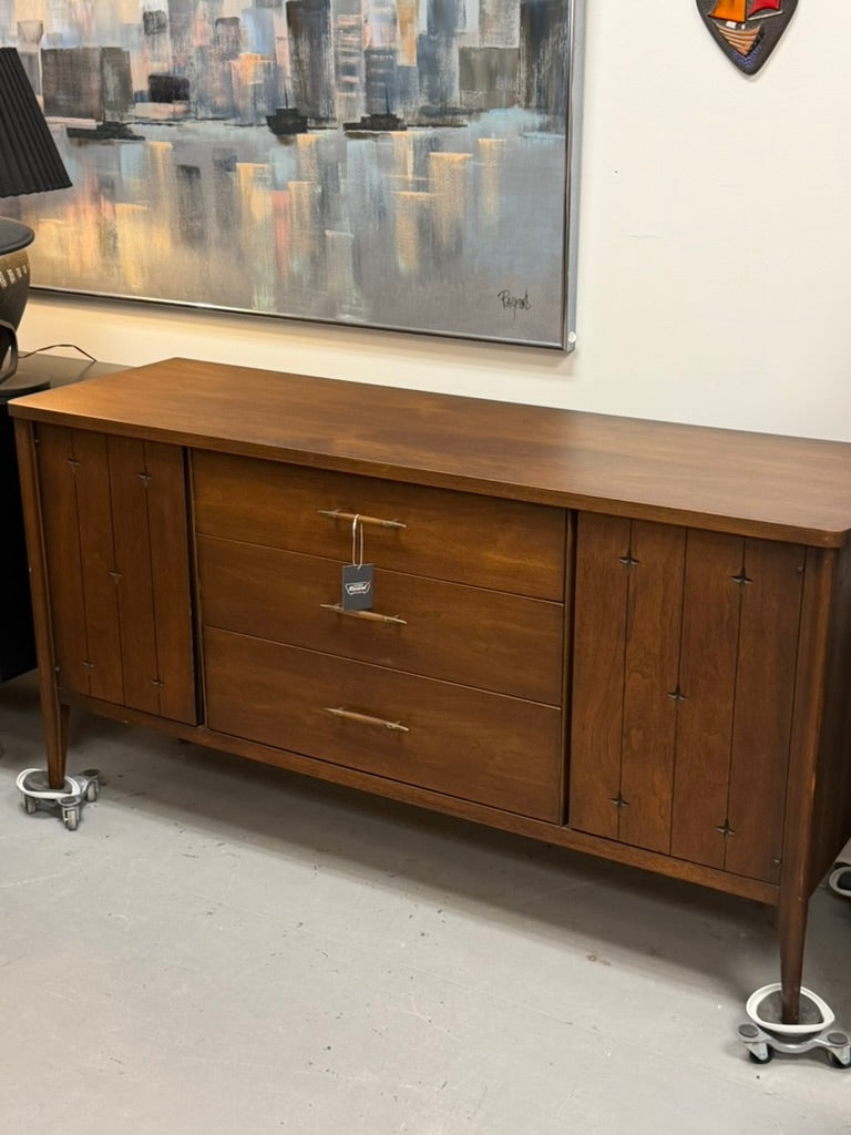 Broyhill Saga Lowboy Dresser Mid Century Modern Vintage