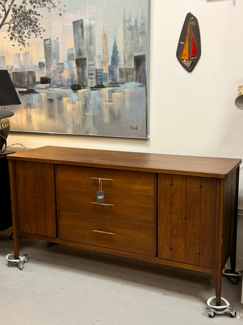 Broyhill Saga Lowboy Dresser Mid Century Modern Vintage