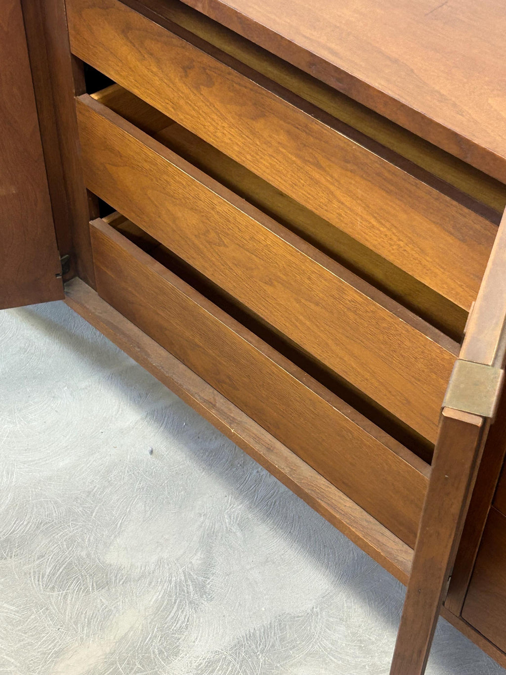 Broyhill Sculptra Lowboy Dresser - Mid Century Modern - Vintage