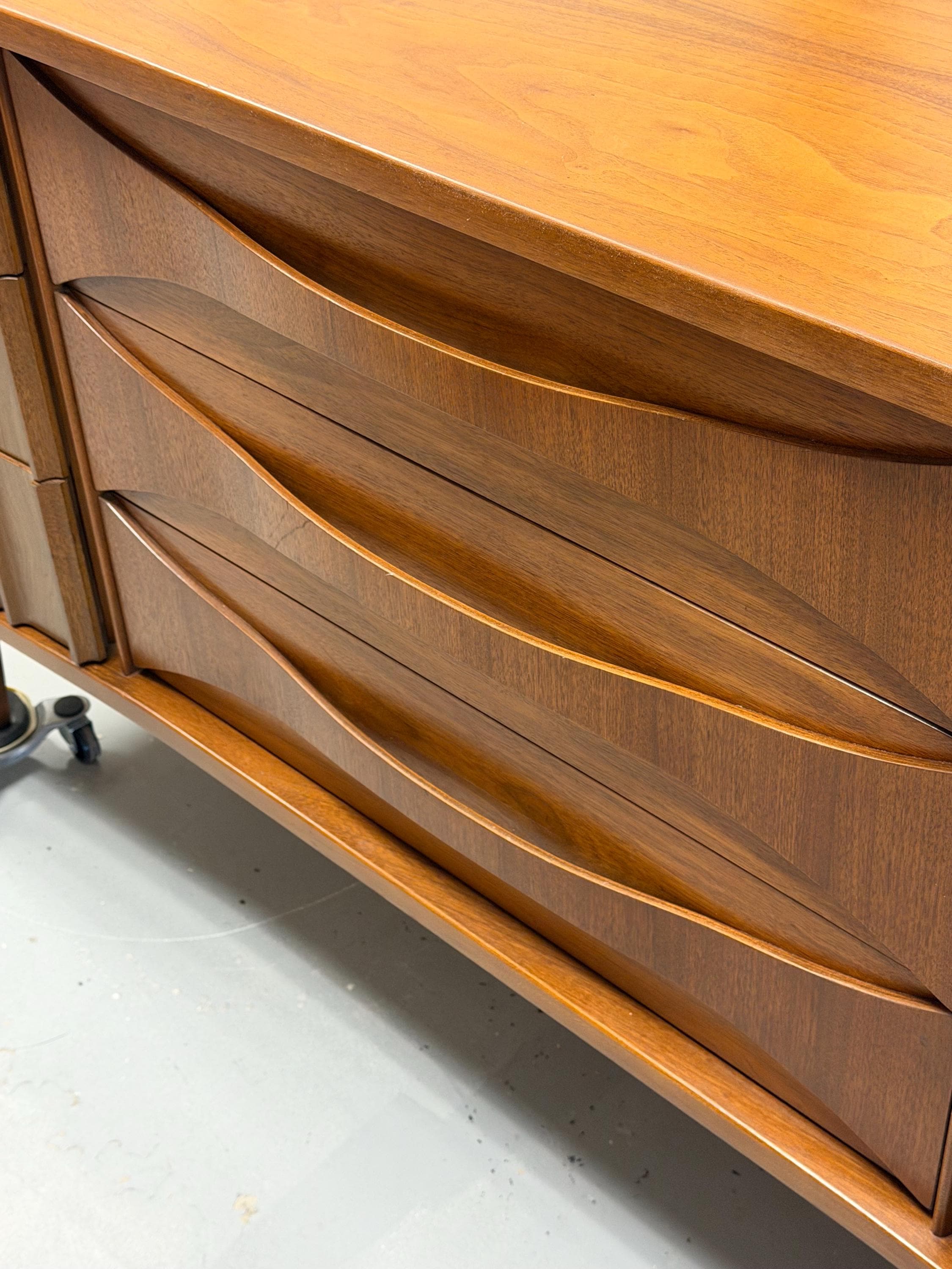 Mid Century Modern Vintage United Furniture Lowboy Dresser