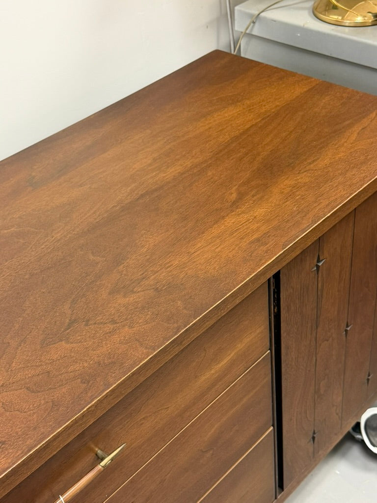 Broyhill Saga Lowboy Dresser Mid Century Modern Vintage