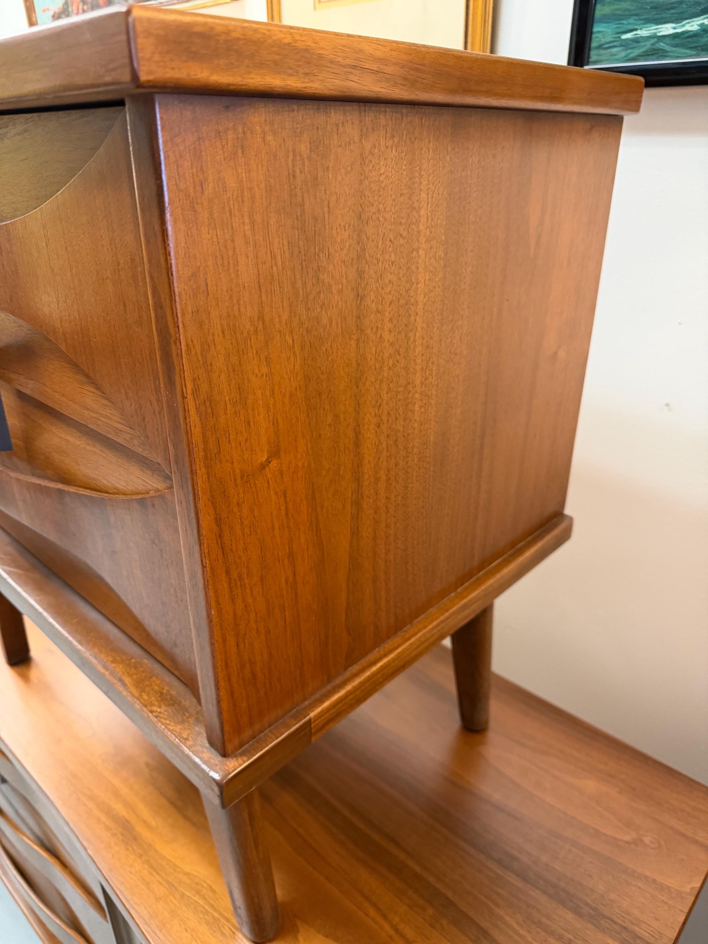 Mid Century Modern Vintage United Furniture Nightstand