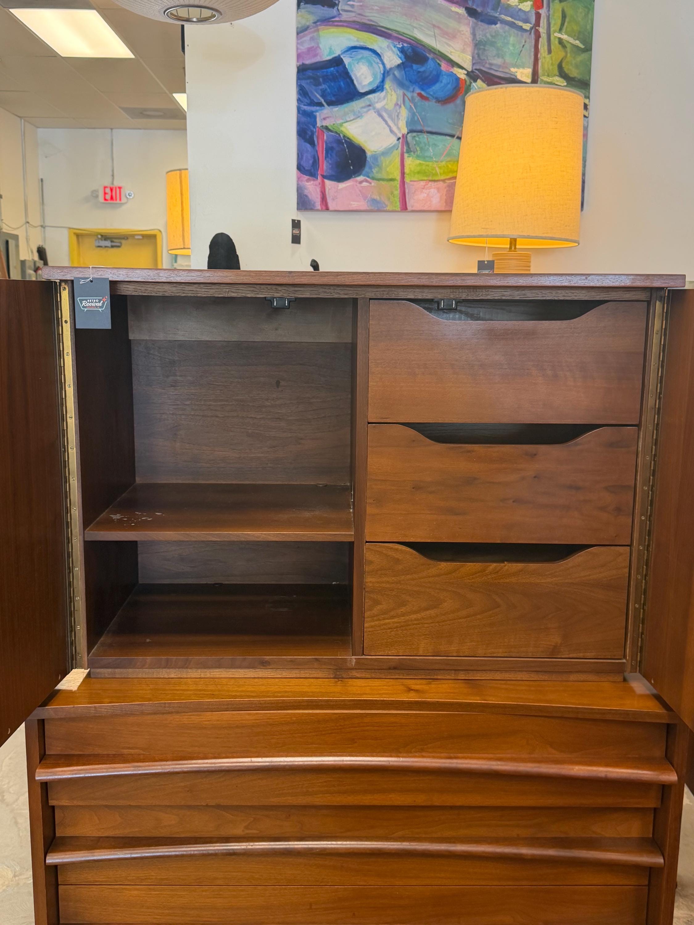 Young Manufacturing Gentleman’s Chest Dresser - Mid Century Modern - Vintage