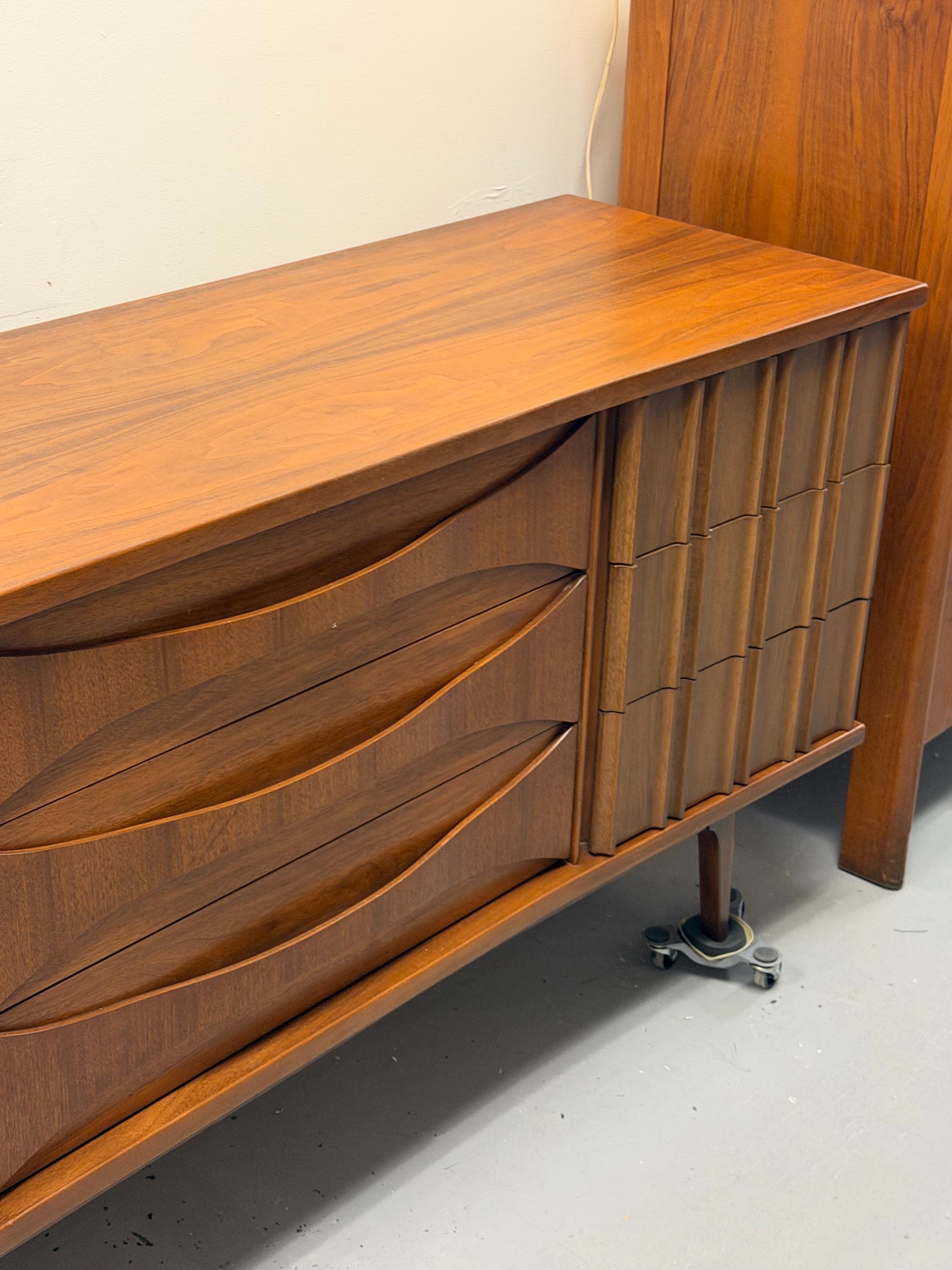 Mid Century Modern Vintage United Furniture Lowboy Dresser