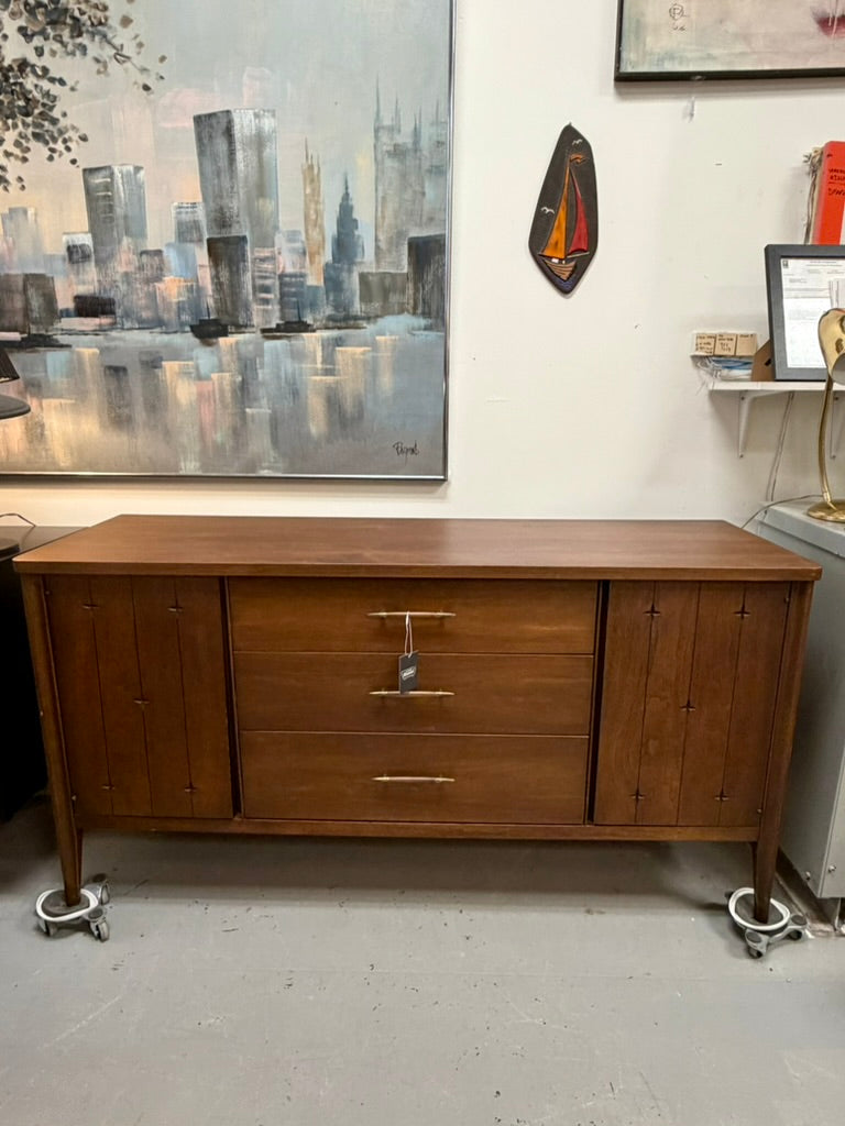 Broyhill Saga Lowboy Dresser Mid Century Modern Vintage