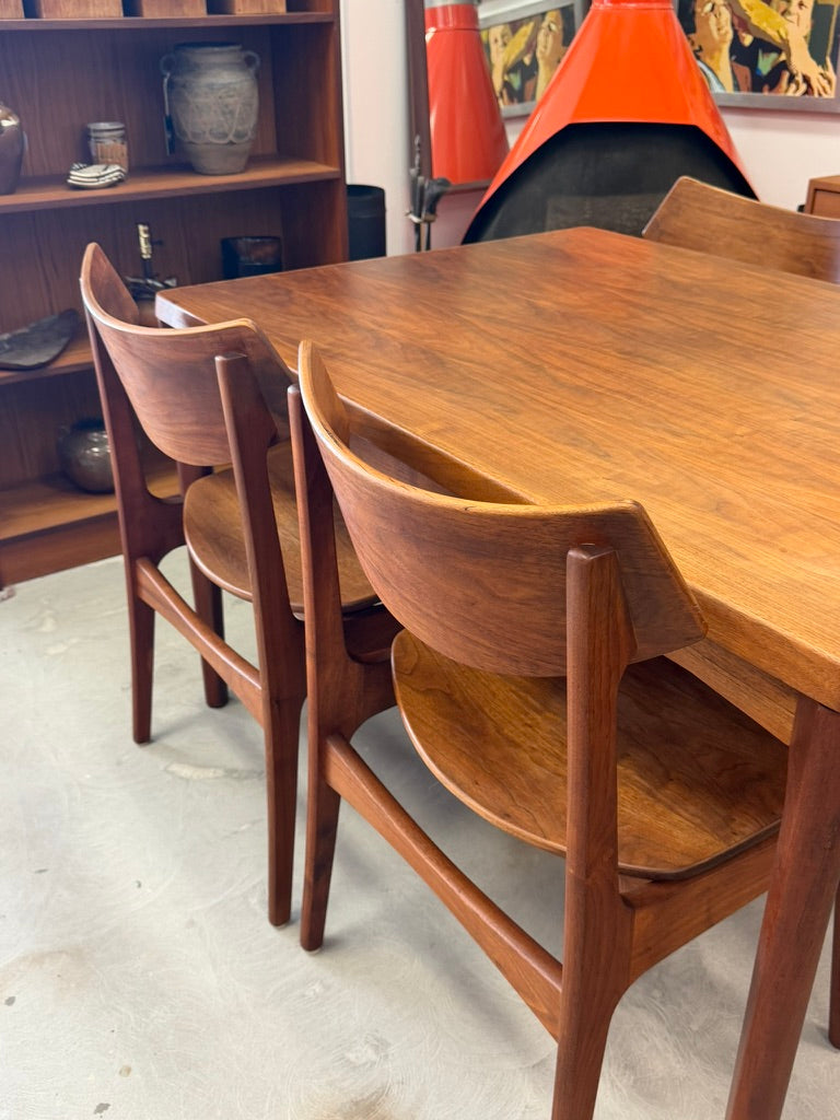 Vintage Mid-Century Modern Vejle Stole Dining Table with 4 Funder-Schmidt & Madsen Dining Chairs