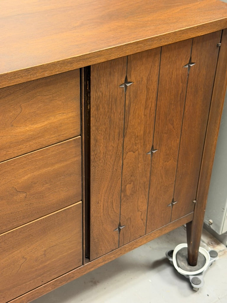 Broyhill Saga Lowboy Dresser Mid Century Modern Vintage