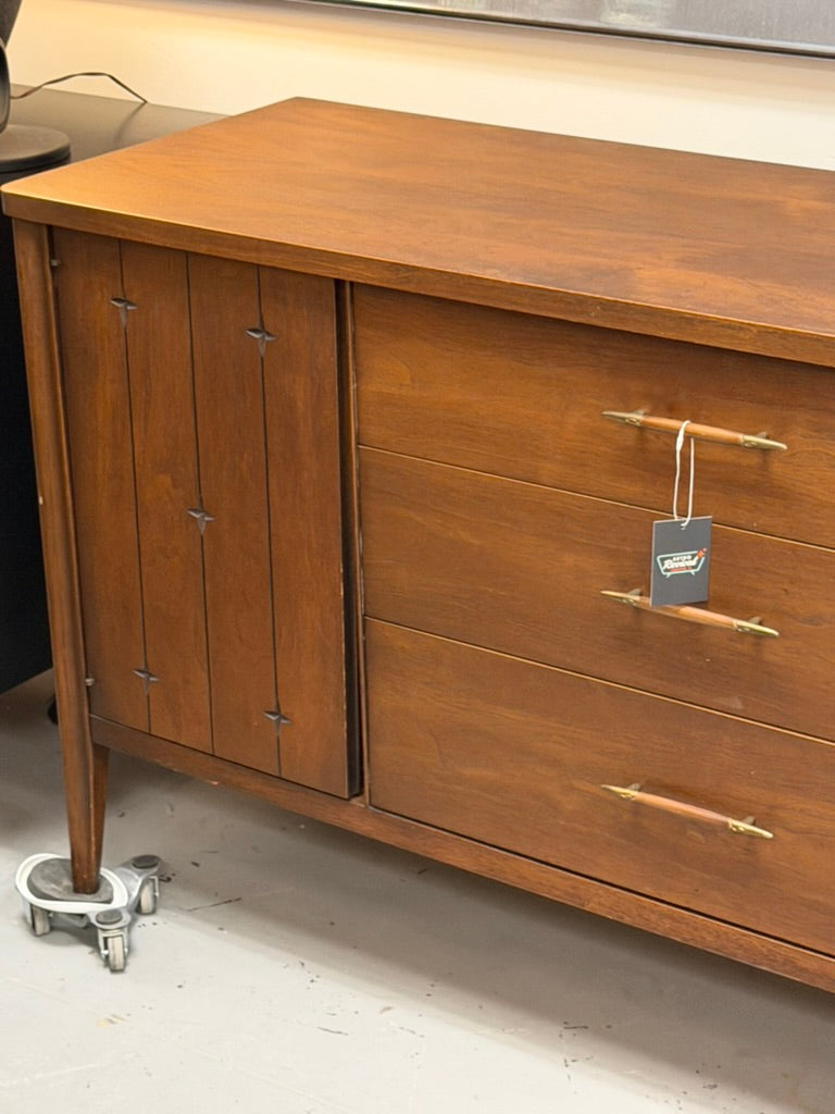 Broyhill Saga Lowboy Dresser Mid Century Modern Vintage