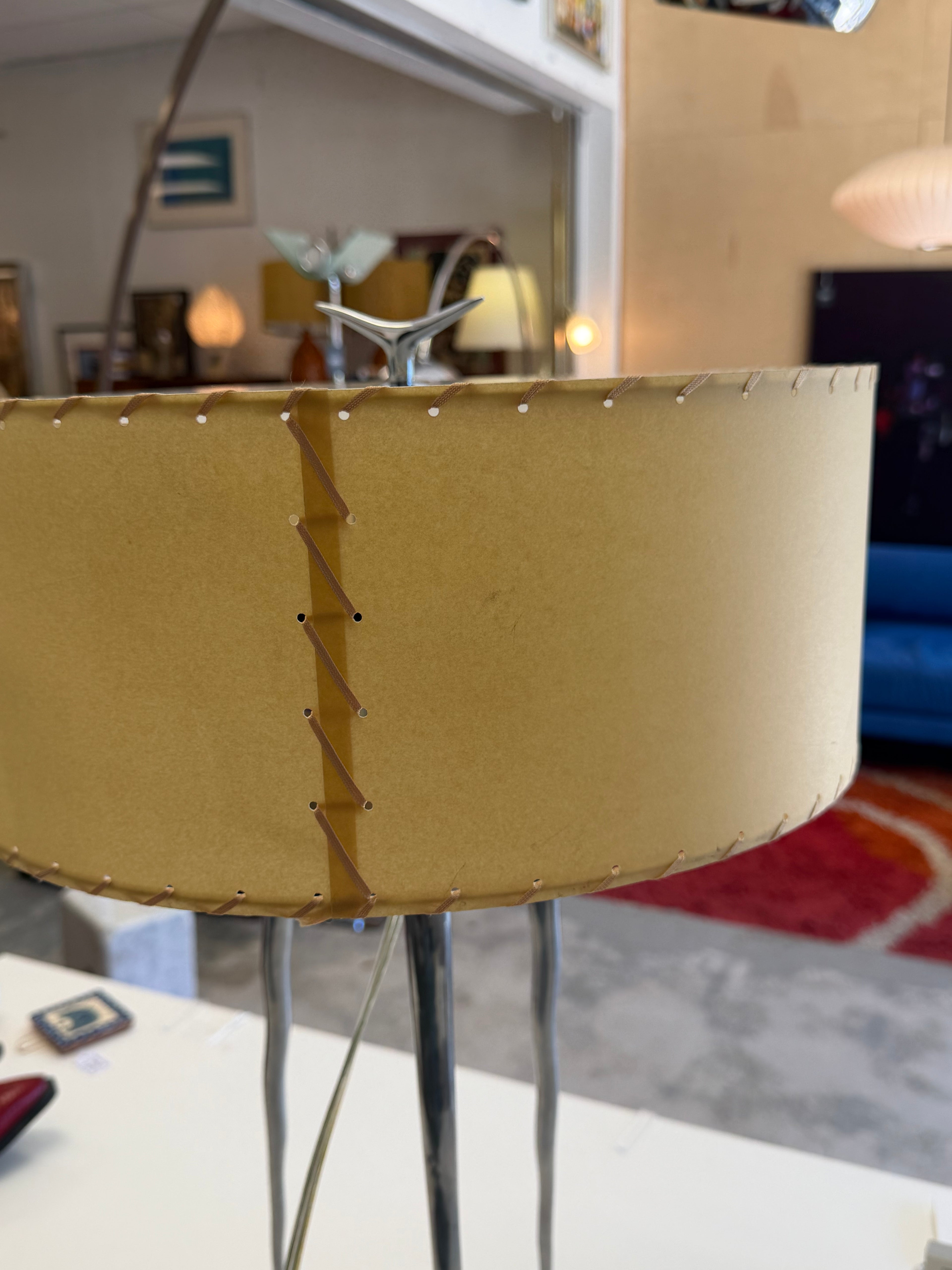 Mid Century Modern Vintage Metal Horn Shape Tri-Leg Table Lamp