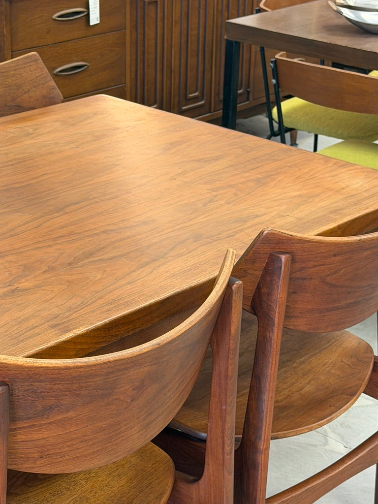 Vintage Mid-Century Modern Vejle Stole Dining Table with 4 Funder-Schmidt & Madsen Dining Chairs