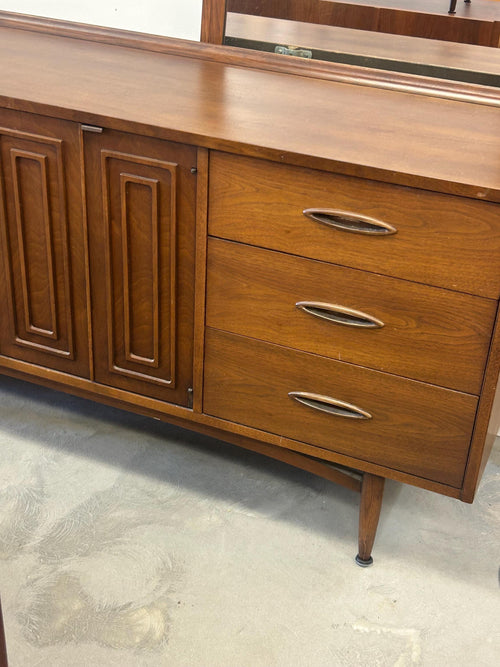 Broyhill Sculptra Lowboy Dresser - Mid Century Modern - Vintage