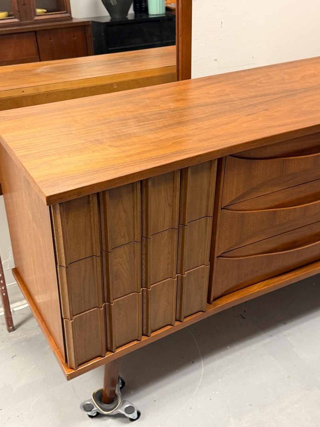 Mid Century Modern Vintage United Furniture Lowboy Dresser