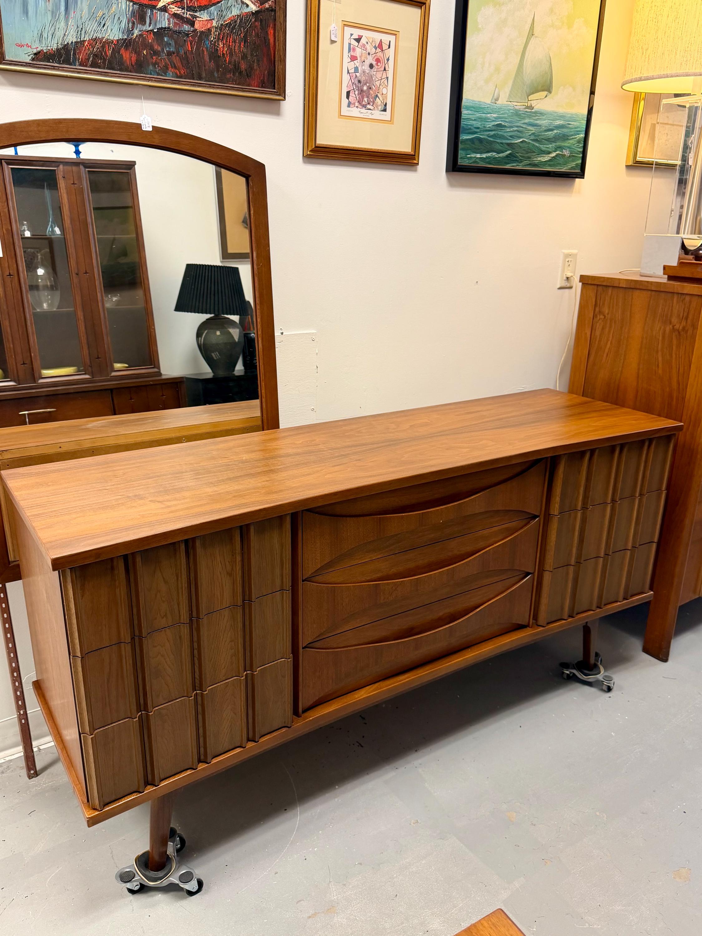 Mid Century Modern Vintage United Furniture Lowboy Dresser